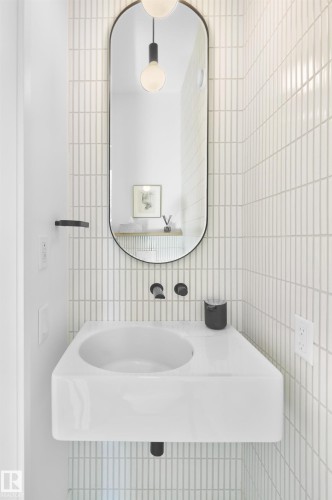 10204 130 Street, Edmonton, AB - Indoor Photo Showing Bathroom