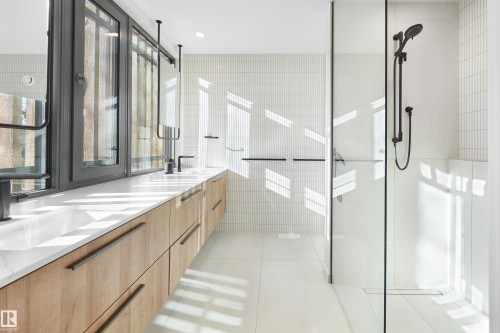 10204 130 Street, Edmonton, AB - Indoor Photo Showing Bathroom