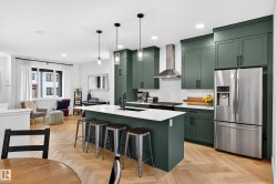 3847 CHRUSTAWKA Place  Edmonton, AB T6W 4M9