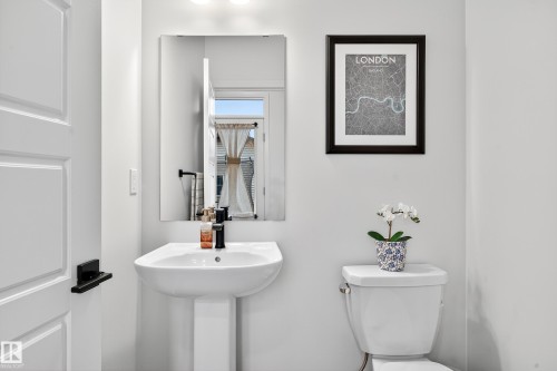 3847 Chrustawka Place, Edmonton, AB - Indoor Photo Showing Bathroom