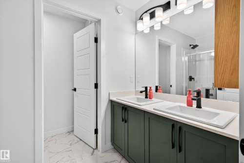 3847 Chrustawka Place, Edmonton, AB - Indoor Photo Showing Bathroom