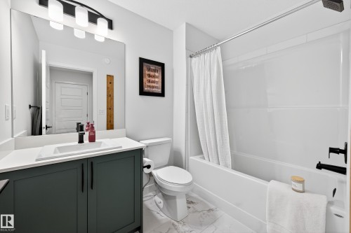 3847 Chrustawka Place, Edmonton, AB - Indoor Photo Showing Bathroom