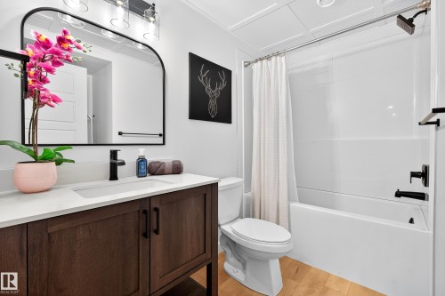 3847 Chrustawka Place, Edmonton, AB - Indoor Photo Showing Bathroom