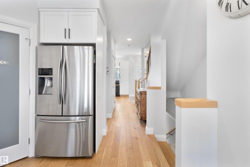 8534 81 Avenue, Edmonton, AB - Indoor