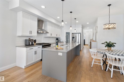 8534 81 Avenue, Edmonton, AB - Indoor Photo Showing Kitchen With Upgraded Kitchen