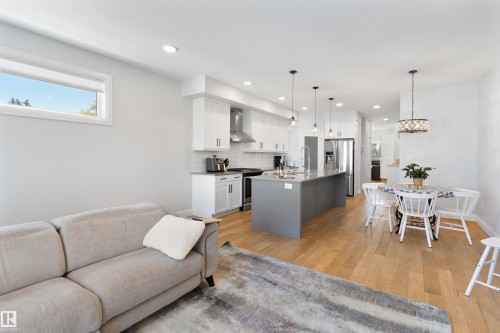 8534 81 Avenue, Edmonton, AB - Indoor