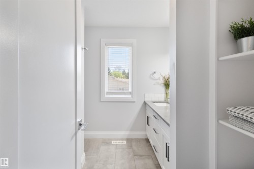 8534 81 Avenue, Edmonton, AB - Indoor