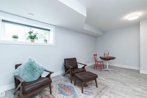 8534 81 Avenue, Edmonton, AB - Indoor