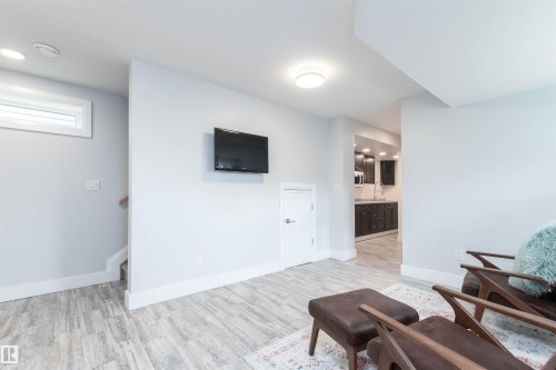 8534 81 Avenue, Edmonton, AB - Indoor Photo Showing Living Room