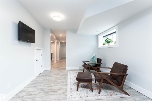 8534 81 Avenue, Edmonton, AB - Indoor