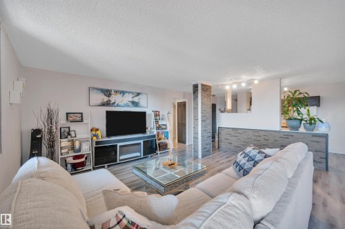 802 10145 109 Street, Edmonton, AB - Indoor Photo Showing Living Room