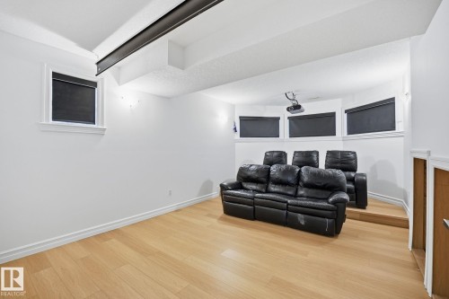 1324 70 Street, Edmonton, AB - Indoor