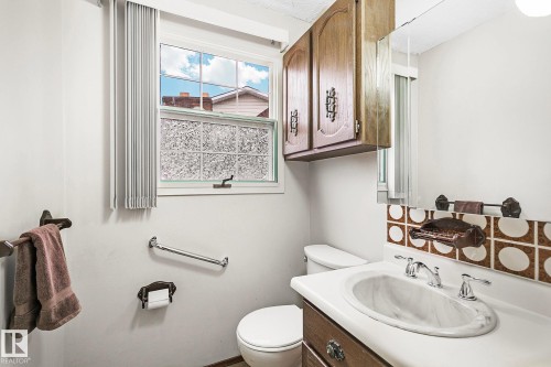 186 Willow Way, Edmonton, AB - Indoor Photo Showing Bathroom