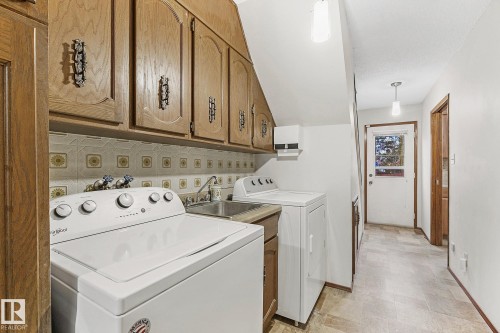 186 Willow Way, Edmonton, AB - Indoor Photo Showing Laundry Room
