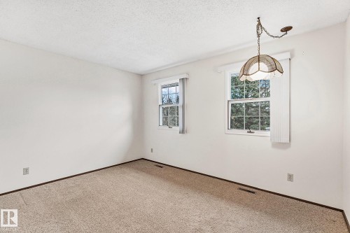 186 Willow Way, Edmonton, AB - Indoor Photo Showing Other Room