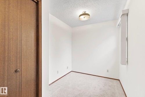 186 Willow Way, Edmonton, AB - Indoor Photo Showing Other Room