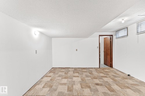 186 Willow Way, Edmonton, AB - Indoor Photo Showing Other Room