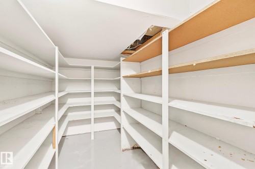 186 Willow Way, Edmonton, AB - Indoor With Storage
