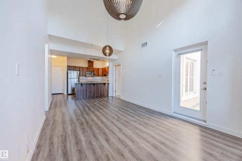 609 10333 112 Street, Edmonton, AB - Indoor