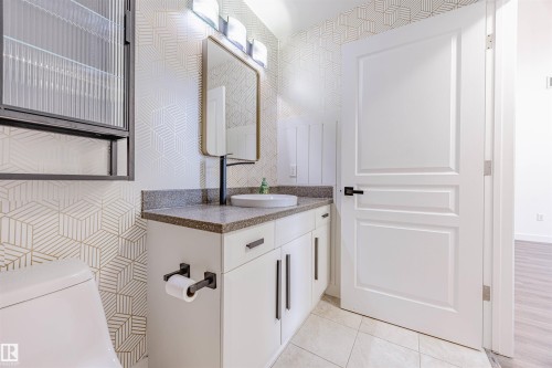 609 10333 112 Street, Edmonton, AB - Indoor Photo Showing Bathroom