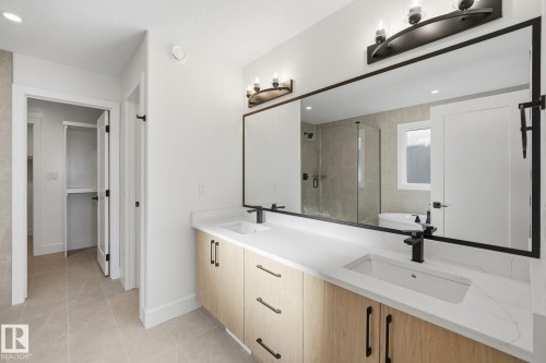 3317 Chickadee Drive, Edmonton, AB - Indoor Photo Showing Bathroom