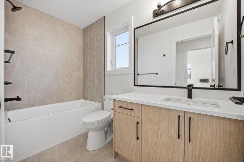 3317 Chickadee Drive, Edmonton, AB - Indoor Photo Showing Bathroom
