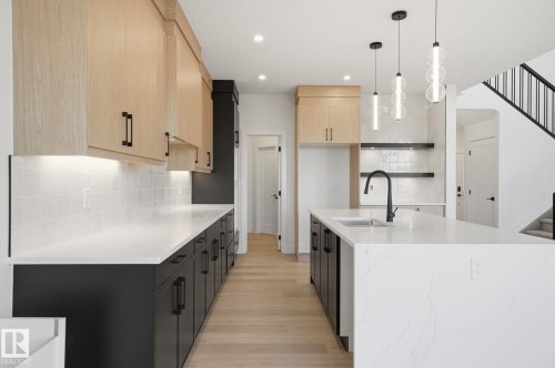 3317 Chickadee Drive, Edmonton, AB - Indoor Photo Showing Kitchen With Upgraded Kitchen
