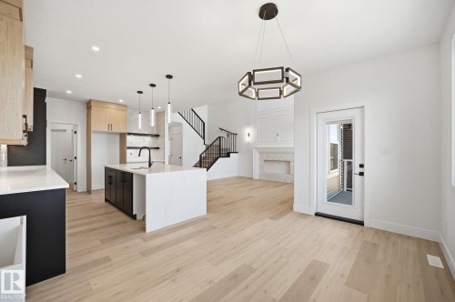 3317 Chickadee Drive, Edmonton, AB - Indoor Photo Showing Kitchen