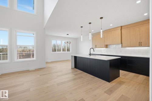 3317 Chickadee Drive, Edmonton, AB - Indoor Photo Showing Kitchen