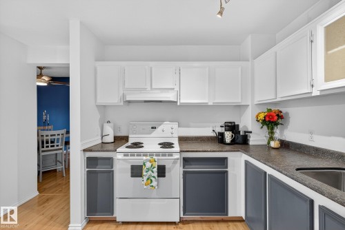 222 Woodbridge Way, Sherwood Park, AB - Indoor Photo Showing Kitchen