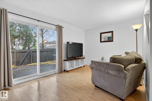 222 Woodbridge Way, Sherwood Park, AB - Indoor Photo Showing Living Room
