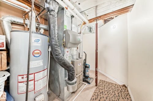 3135 34B Avenue Nw, Edmonton, AB - Indoor Photo Showing Basement