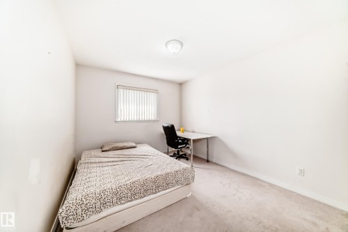 3135 34B Avenue Nw, Edmonton, AB - Indoor Photo Showing Bedroom