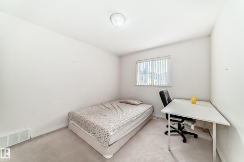 3135 34B Avenue Nw, Edmonton, AB - Indoor Photo Showing Bedroom
