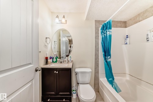 3135 34B Avenue Nw, Edmonton, AB - Indoor Photo Showing Bathroom