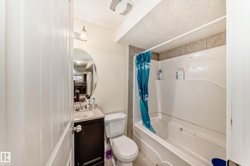 3135 34B Avenue Nw, Edmonton, AB - Indoor Photo Showing Bathroom