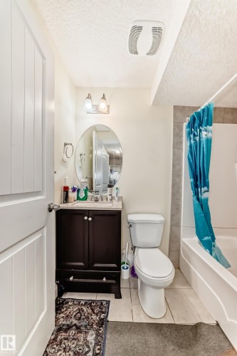 3135 34B Avenue Nw, Edmonton, AB - Indoor Photo Showing Bathroom