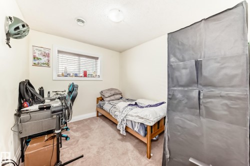3135 34B Avenue Nw, Edmonton, AB - Indoor Photo Showing Bedroom