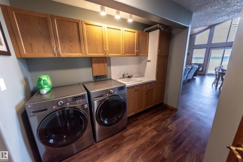 5123 51 Avenue, Rural Lac Ste. Anne County, AB - Indoor Photo Showing Laundry Room