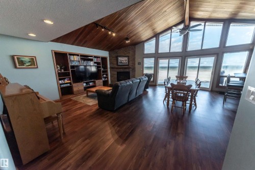 5123 51 Avenue, Rural Lac Ste. Anne County, AB - Indoor Photo Showing Living Room