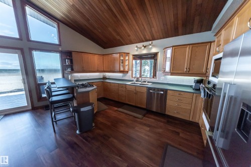 5123 51 Avenue, Rural Lac Ste. Anne County, AB - Indoor Photo Showing Kitchen With Double Sink