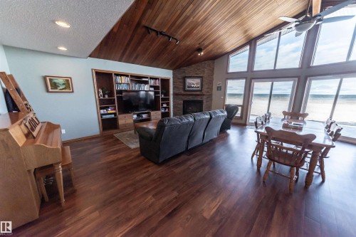 5123 51 Avenue, Rural Lac Ste. Anne County, AB - Indoor With Fireplace