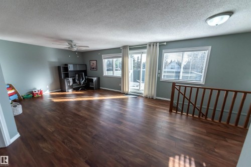 5123 51 Avenue, Rural Lac Ste. Anne County, AB - Indoor Photo Showing Living Room