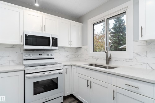 3214 71 Street, Edmonton, AB - Indoor Photo Showing Kitchen With Double Sink
