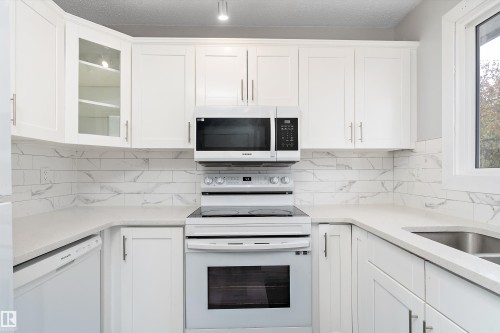 3214 71 Street, Edmonton, AB - Indoor Photo Showing Kitchen