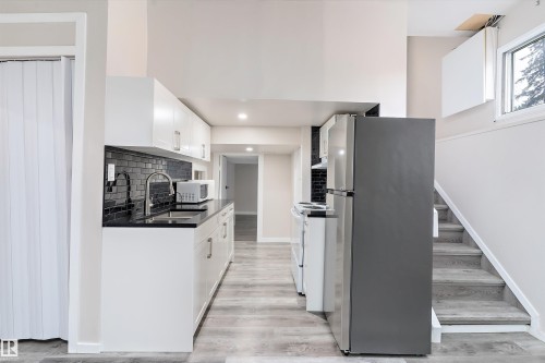 3214 71 Street, Edmonton, AB - Indoor Photo Showing Kitchen