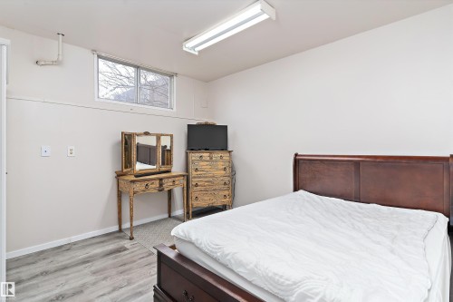 3214 71 Street, Edmonton, AB - Indoor Photo Showing Bedroom