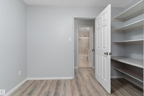 3214 71 Street, Edmonton, AB - Indoor