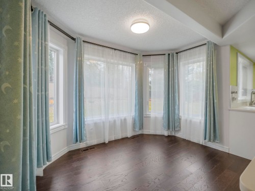 316 Burton Road, Edmonton, AB - Indoor Photo Showing Other Room