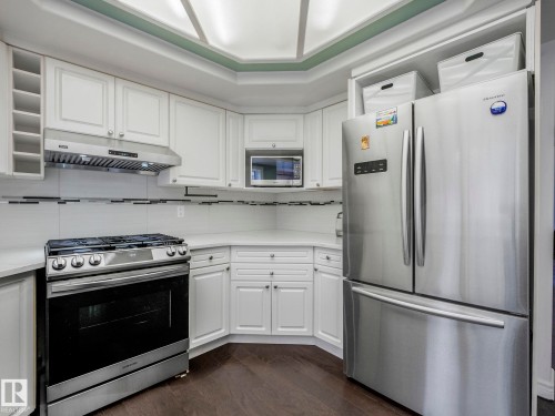 316 Burton Road, Edmonton, AB - Indoor Photo Showing Kitchen